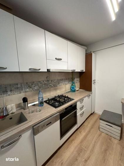 Apartament cu 4 camere decomandat în Valea Roșie