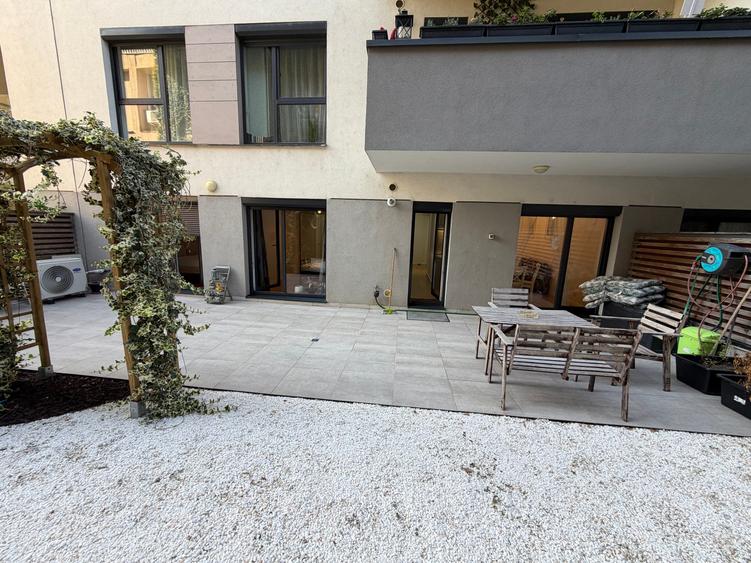 Apartament cu 3 camere decomandat în Domenii