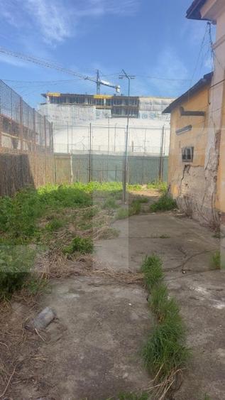 Casă cu 3 camere cu Teren 450 Mp în Central