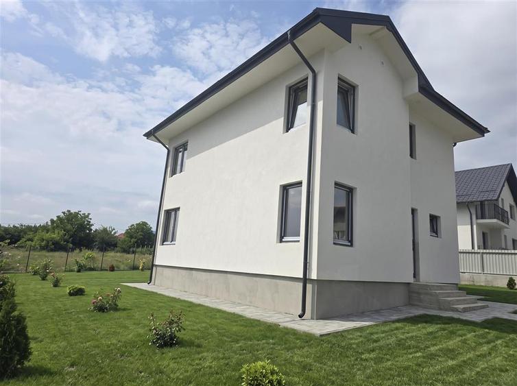 Casă individuală cu 5 camere cu Canalizare în Burdujeni