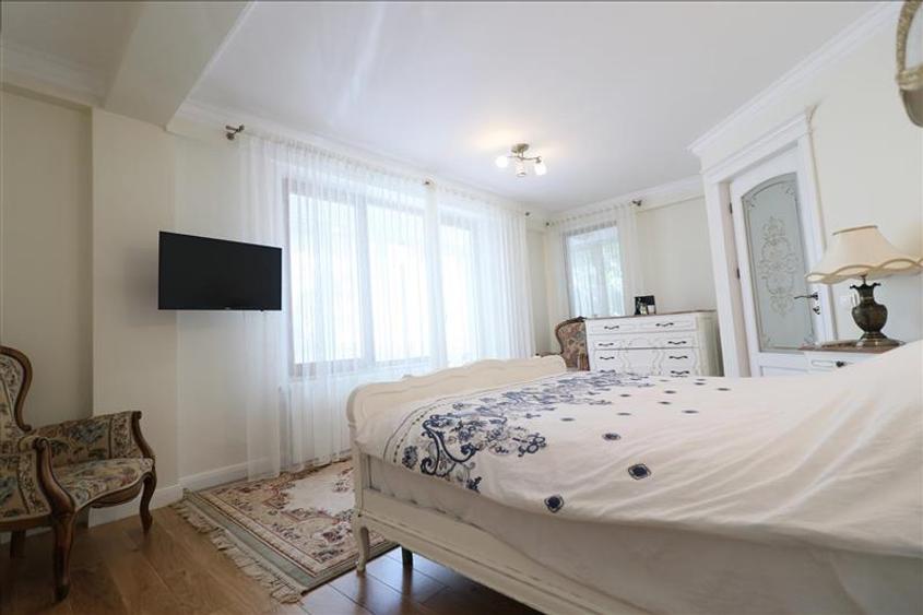 Apartament cu 3 camere decomandat, mobilat în Centru Civic