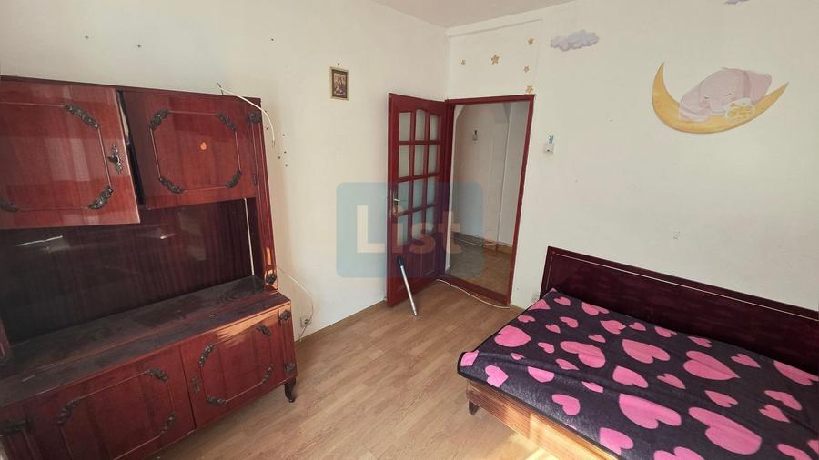 Apartament cu 3 camere semidecomandat în Crihala