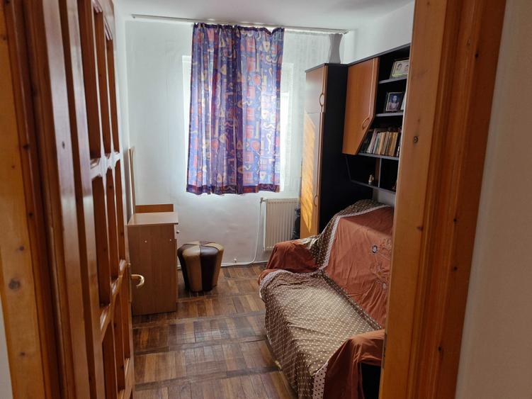 Apartament cu 3 camere semidecomandat în Olari