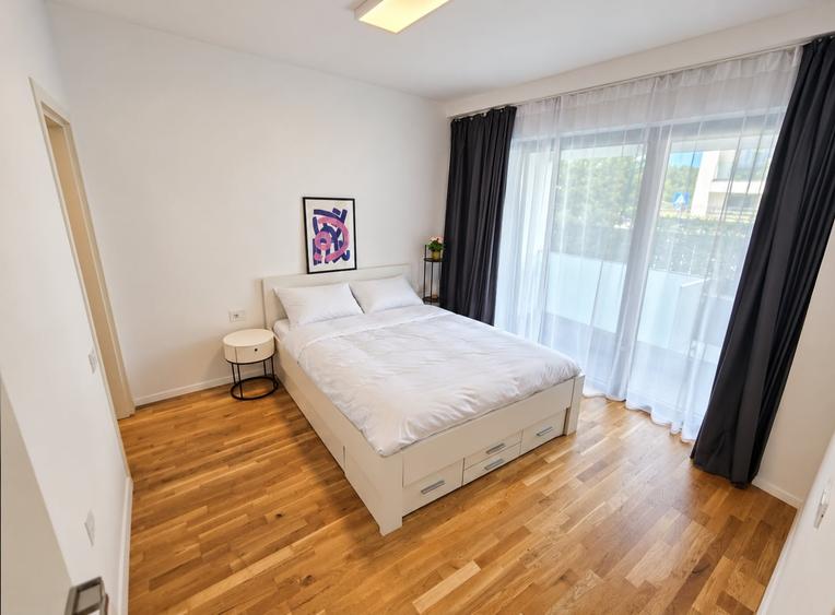 Apartament cu 4 camere, mobilat în Băneasa