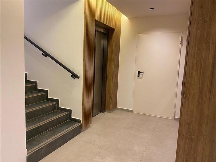 Apartament cu 2 camere decomandat în Tractorul