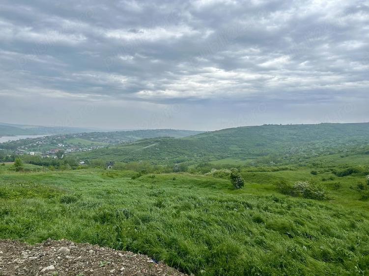 Teren de 5100 mp, în Aroneanu
