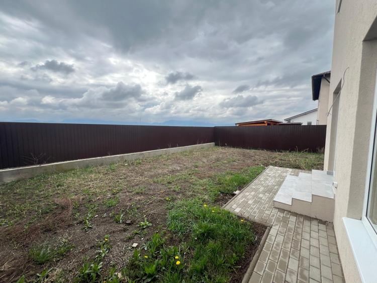 Duplex cu 4 camere cu Canalizare în Sânpetru