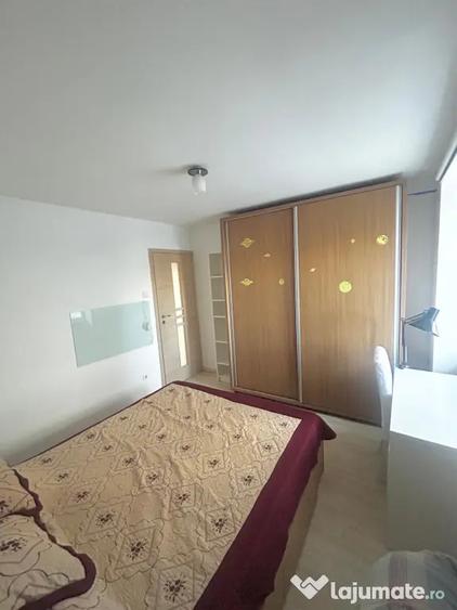 Apartament cu 3 camere decomandat în Obor