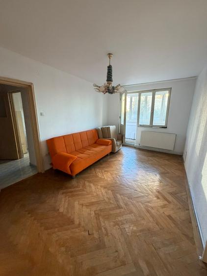 Apartament cu 2 camere semidecomandat în Florilor