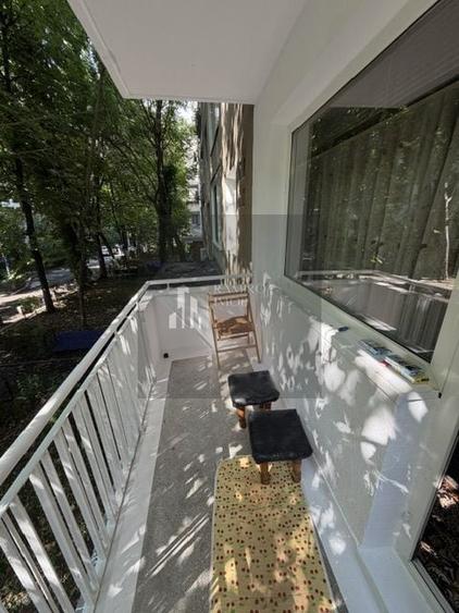 Apartament cu 3 camere semidecomandat, mobilat în Alexandru Obregia