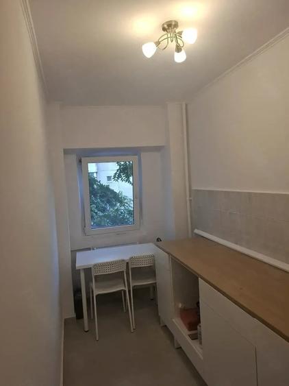 Garsonieră decomandată în Vitan