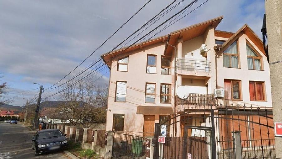 Apartament cu 3 camere semidecomandat în Independenței