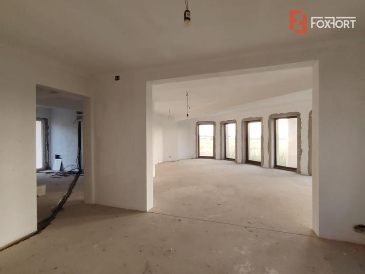 Casă individuală cu 5 camere cu Teren 747 Mp în Sânandrei