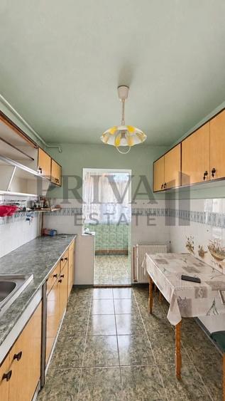 Apartament cu 3 camere decomandat, mobilat în Lipovei