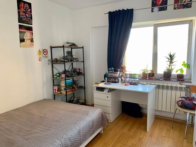 Apartament cu 3 camere decomandat în Podul de Fier