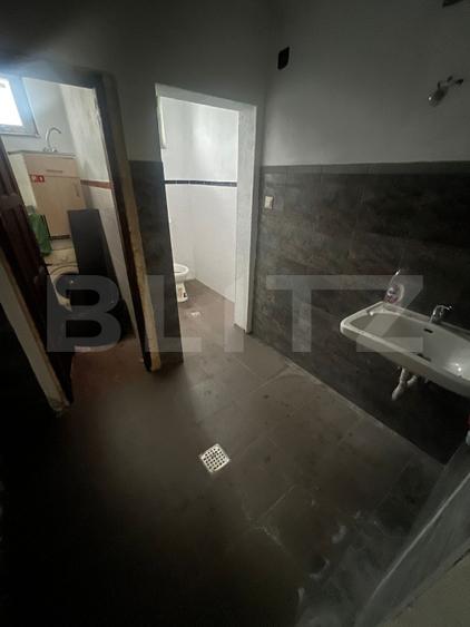 Casă individuală cu 7 camere cu Canalizare în Breasta