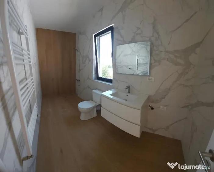 Casă cu 5 camere cu Teren 300 Mp în Central