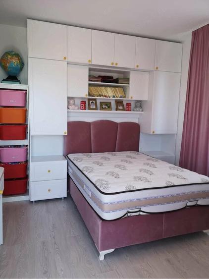 Apartament cu 3 camere decomandat în Exterior Vest