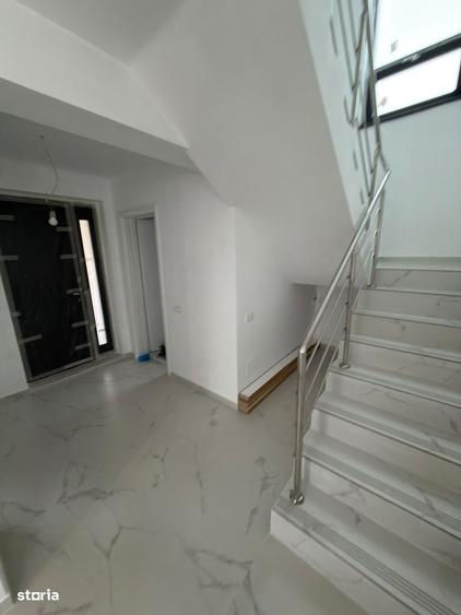 Casă cu 4 camere cu Teren 400 Mp în Domnești