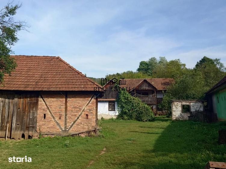 Casă cu 2 camere cu Teren 9223 Mp în Lunca