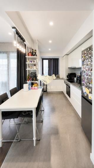 Apartament cu 3 camere decomandat în Victoriei