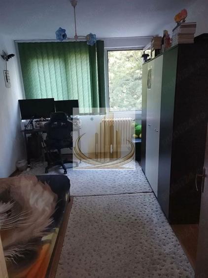Apartament cu 3 camere decomandat, mobilat în Berceni