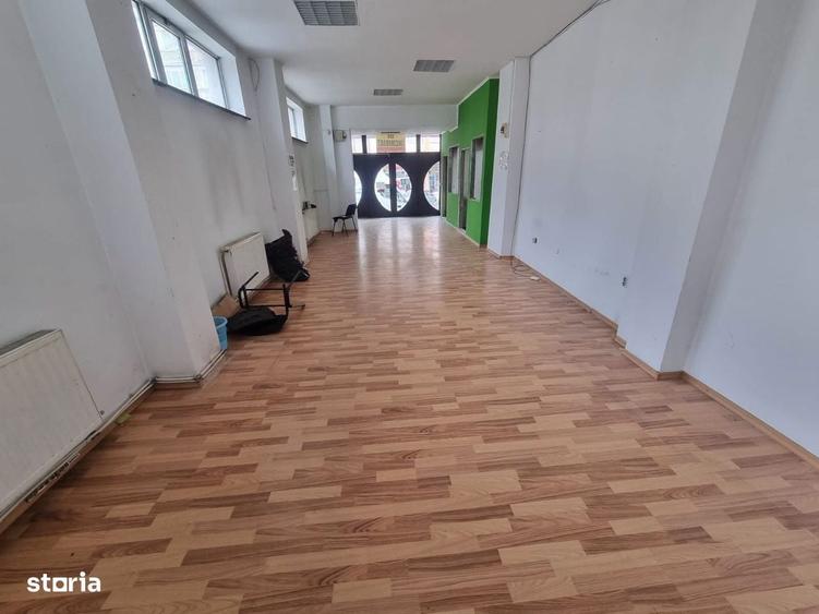 Spațiu comercial, de 70 mp, în Piața Centrală