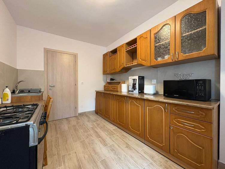 Apartament cu 3 camere decomandat, mobilat în Lujerului