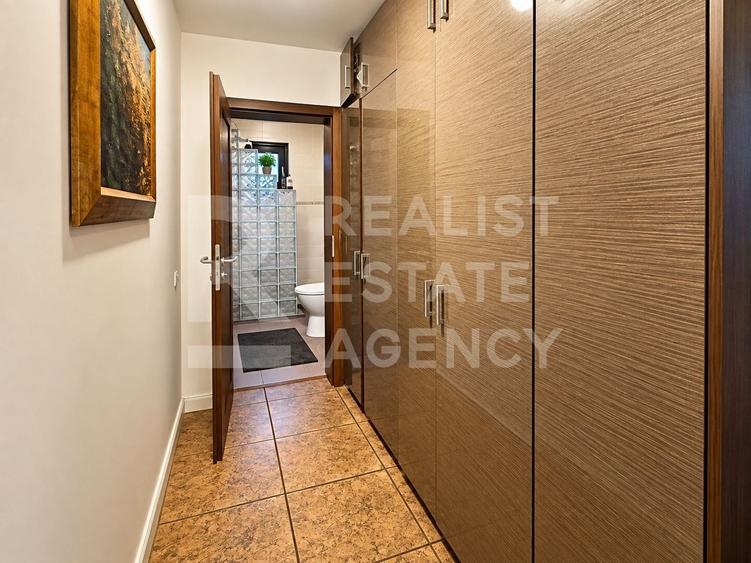 Casă individuală cu 5 camere cu Canalizare în Central