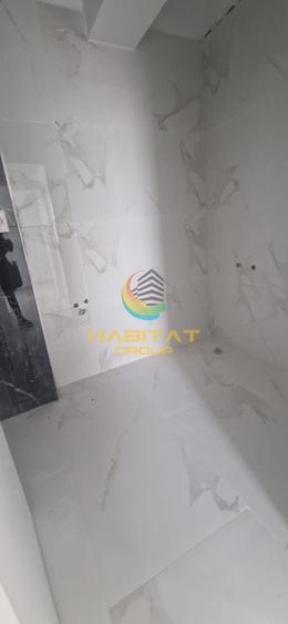 Apartament cu 3 camere semidecomandat în Berceni