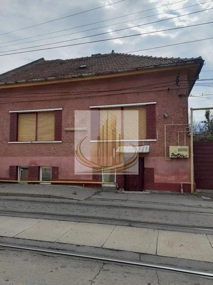 Casă individuală cu 9 camere cu Canalizare în Iosefin