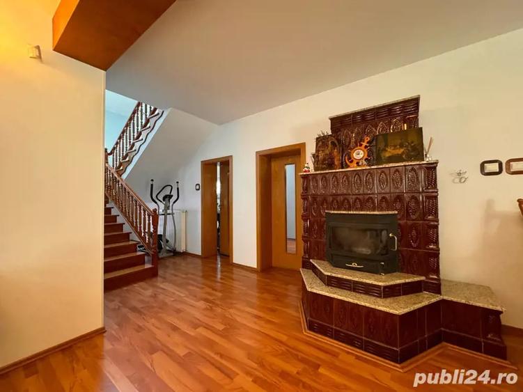 Casă cu 4 camere în Zăvoi