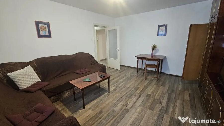 Apartament cu 3 camere decomandat în Complex Studențesc