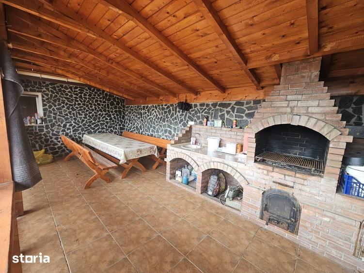 Casă cu 6 camere cu Teren 800 Mp în Micești