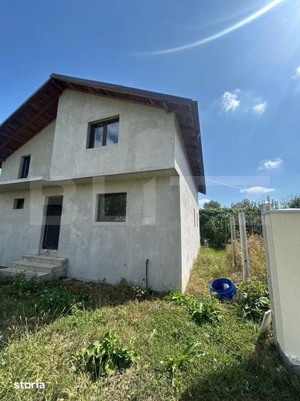 Casă cu 4 camere cu Teren 300 Mp în Comișani