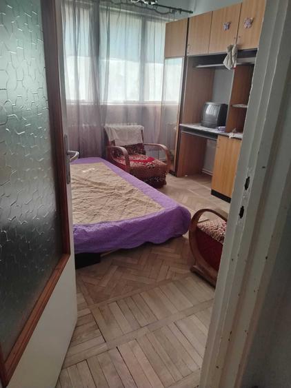 Apartament cu 3 camere semidecomandat în Gării