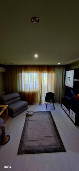 Apartament cu 3 camere decomandat în Prundu