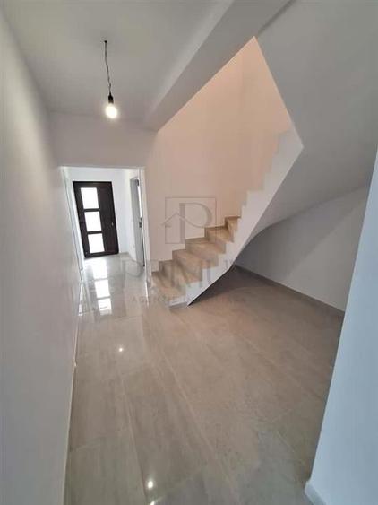 Duplex cu 5 camere cu Teren 287 Mp în Chișoda