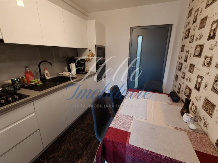 Apartament cu 3 camere decomandat, mobilat în Florești
