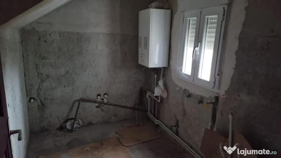 Casă cu 12 camere cu Teren 1300 Mp în Brestei