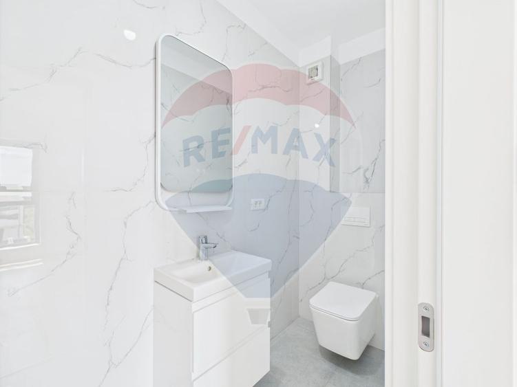 Apartament cu 4 camere semidecomandat în Tunari