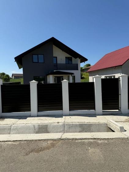 Casă cu 4 camere în Exterior Vest