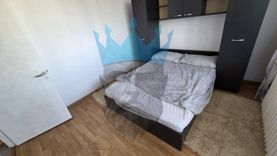 Apartament cu 3 camere decomandat, mobilat în P-ța Unirii