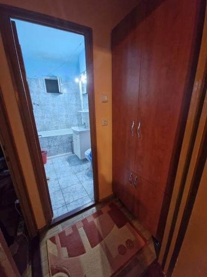 Apartament cu 2 camere semidecomandat, mobilat în Dâmbovița