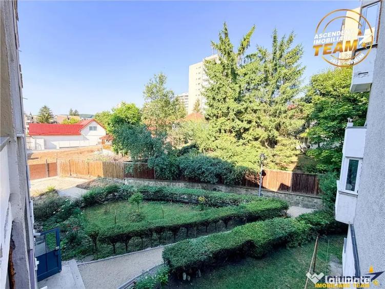 Apartament cu 3 camere decomandat în Central