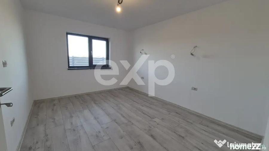 Casă cu 4 camere cu Teren 400 Mp în Bradu