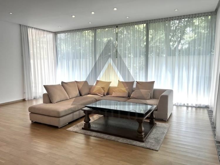Apartament cu 4 camere decomandat, mobilat în Primăverii