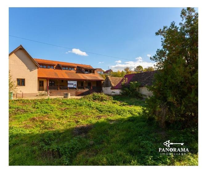 Casă individuală cu 8 camere cu Canalizare în Saschiz
