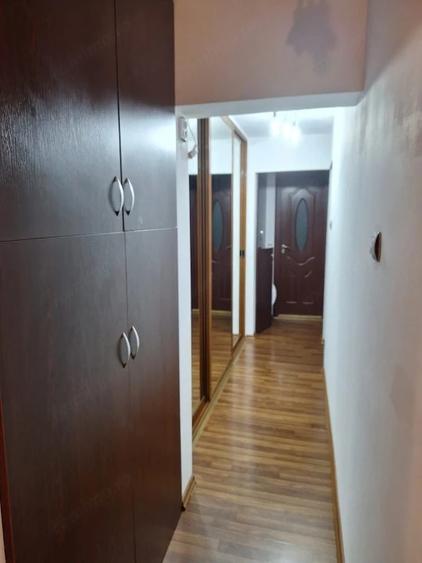 Apartament cu 3 camere decomandat, mobilat în E3