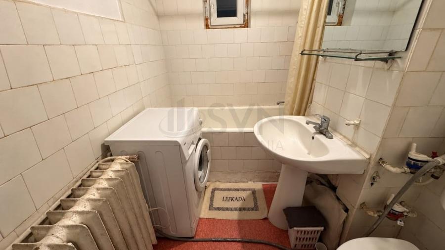 Apartament cu 3 camere decomandat în Lacul Tei